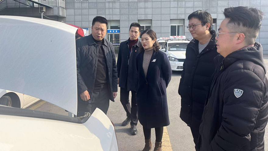 圖三：集團黨委委員、副總經(jīng)理賀維維督導綿實股份安全工作